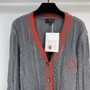 Kadın Sweaters Avrupa Moda Markası Koleji Tarzı V Yastık Ceket Klasik Sweater01