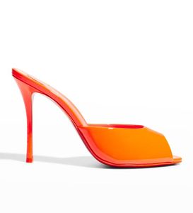 2024S Lüks Kadınlar Paris Yüksek Topuk Sandal Slayt Pompaları Ayakkabı Me Dolly Metalik Deri Katırlar Sandallar Orijinal Deri Yaz Pop Karakter Katırları Flip Flop