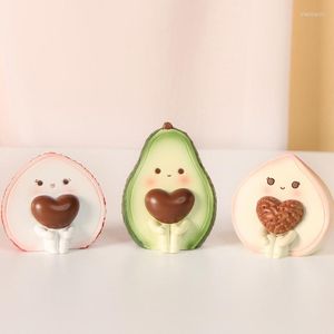 İç dekorasyonlar 2pcs/set kawaii araba sevimli meyve lychees ve şeftali reçine zanaat hediyeleri yaratıcı ev dekorasyon