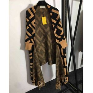 Trench feminina Coats 2021Ss Fashion Ffen Women Designer Wool Knit Cape Shawl listrado