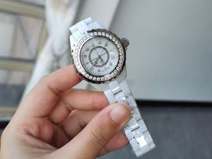 다이아몬드 J12 세라믹 시계 여성 시계 디자이너 Quartz Fritillaria 다이얼 33mm 여성 카운터 공식 복제 Lady WriteWatch