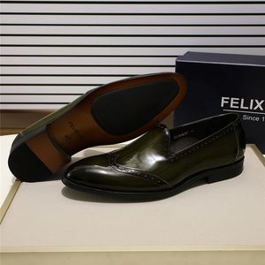2022 Sapatos de couro de couro de patente liso Sapatos de sapatos de asa de ponta de ponta pontia de festa de noiva de festa para homens verde preto