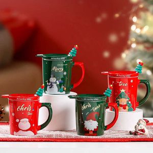 Tassen 380 ml Keramikwasserflasche Europäische Weihnachtsgeschenkbecher Kaffeetasse Küche Accessoires Tee Tassen mit Deckellöffel Y2210