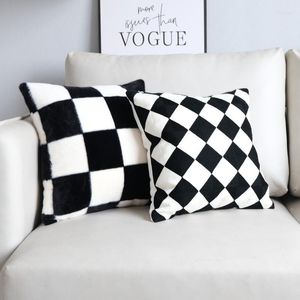 Travesseiro preto e branco Caixa de arremesso de arremesso peludos xadrez clássico tampa de sofá de malha decorativa