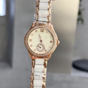 مصمم CH Watch Womens Watchs Sapphire Mirror Quartz 33x8mm لامرأة مضادة للسيدة الرسمية Lady Lady Writies Gift 002