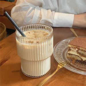 Kubki kubek kubek szklany nordycki styl słodkie śniadanie z mlekiem latte Milk whisky sok bar kuchenny
