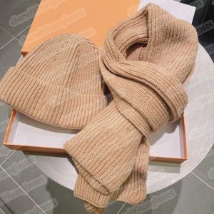 DesignerPremium Luxury Brand L Scarf Hat Set Autumn v Winter Wool Neutral Black and White Karan Coffee Five Color Belt Box 001