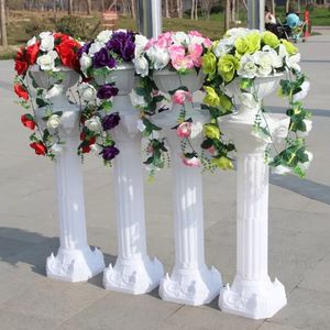 Düğün Yolu Çiçekler Plastik Roman Sütun Düğün Tarzı Açılış Töreni Konferans Salonuna Yerleştirildi