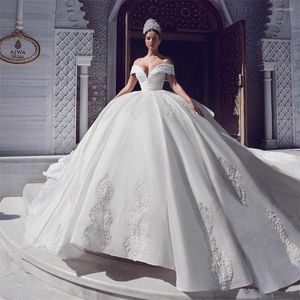 Wedding Dress Vintage Ball Gown Dresses With Cathedral Train Cascading Ruffles Lace Applique Off Shoulder Bridal Gowns Vestido De