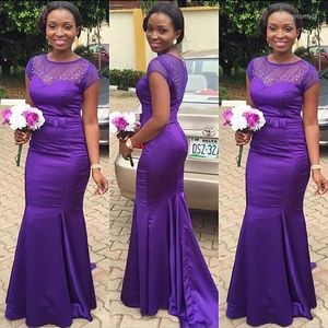 2023 Purple Bridesmaid Dresses Short Cap Sleeves Golvlängd Satin Beaded Mermaid Custom Made Maid of Honor Gown Country Wedding Wear 401 401