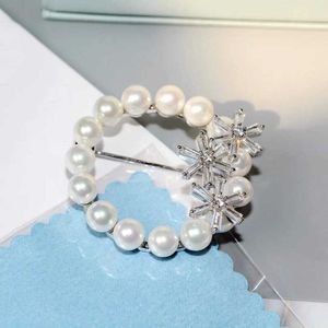 Pins Brooches 925 silver jewelry elegant snowflake pearl broche autumn and winter pin accessories designer brooches for women brand luxury L221024