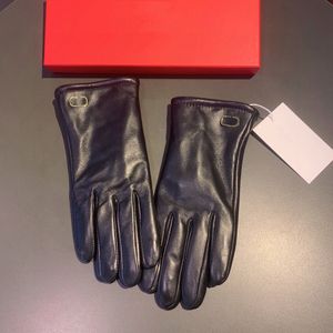 Leisure Metal Letters Gloves Thicken Warm Velvet Mittens Thick Plush Gloves Women Five Fingers Gloves With Box