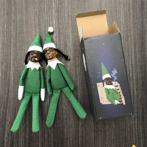 Med Box Green Purple Snoop på Stoop Christmas Elf Dolls Spy på en böjd leksaker Xmas nyårsfestivalparty Dekorationer Black Man Dolls Party Favor Prydnad T1026AJPC