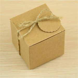 Confezione regalo 50 pezzi / borsa con etichette e corde fai da te retrò 7 7 cm quadrato giallo bianco scatola di carta kraft forniture di nozze personalizzazione caramelle