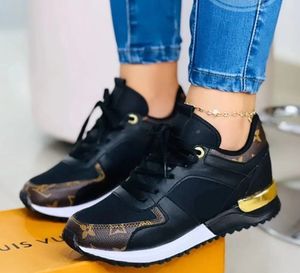 Moda Kadın Vulkanize Ayakkabı Platformu Rahat Sneakers Kadın Ayakkabı Daireler Örgü Nefes Koşu Ayakkabıları Tıknaz Yaz Spor Ayakkabı