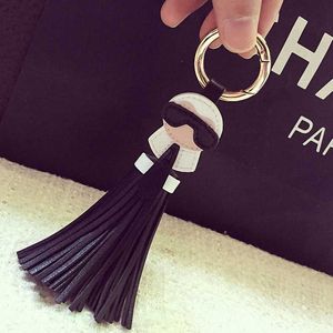 Nyckelringar söt nyckel för kvinnor Kar Trinket Bag Bugs Car Ring Tassels Charm Holder Ornament Läder K008-Black G221026