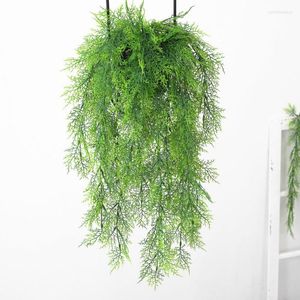 Flores decorativas Plantas de vime pendurada artificial Eucalipto verde ramo de grama sintética Garda de casamento Garden El Decoração em casa