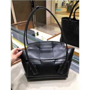 حقيبة الكتف Crossbody حقائب اليد ناعمة عالية الجودة الأزياء bvs bottegae فينيت نساء شبكة الشبكة المنسوجة يد السيدات محفظة محفظة