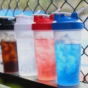 Proteína portátil Sport Shaker Bottle Milkshake Proteína em pó de mistura à prova de vazamento Shake copo com Shak Balls BPA Drinques de fitness grátis