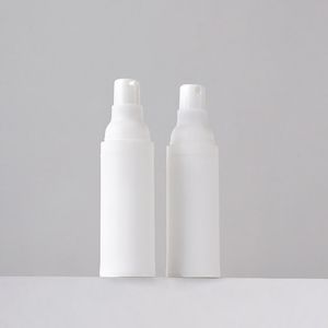Flacone vuoto airless cosmetico personalizzato per la cura personale della pelle bianco opaco satinato da 15 ml 30 ml 50 ml nero