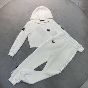 여성 tracksuits 럭셔리 패션 레이디 까마귀 세트 캐주얼 두 조각 세트 블랙 화이트 카키 긴 소매 스포츠 의류 훈련 운동 의류 정장 s m l xl