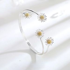 Bangle 2022 Fashion Small Daisy Bracelet Design Two Tone For Women Birthday Gift Jewelry Accessories