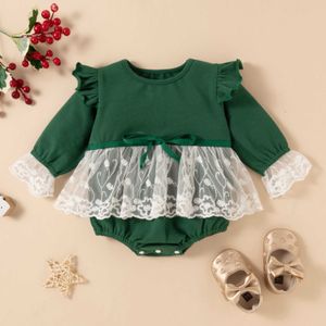 Rompers jul nyfödda baby flickor jumpsuit spets ruffle långa ärmar triangel bodysuit xmas gröna kläder j220922