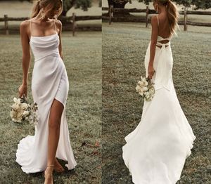 Abito da sposa bianco a sirena semplice senza spalline con spacco alto 2023 Abito da sposa in raso senza schienale in tinta unita da spiaggia Sweep Train Vestido de Novia