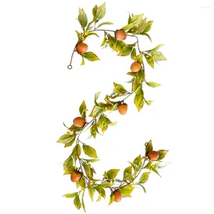 Dekorativa blommor konstgjord frukt girland persimmon h￤ngande vinelviner jul falska frukter stam dekor dekoration blad v￤gg gr￶nska