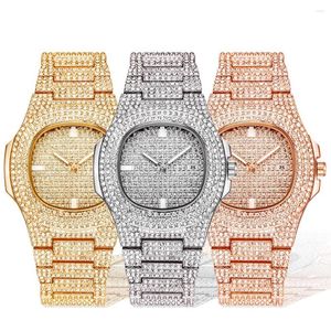 Zegarki na rękę Hip Hop biżuteria męska Iced Out zegarki luksusowe data zegarek kwarcowy z Micropave CZ zegarek dla kobiet złota bransoletka prezent