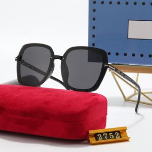 Tasarımcı Güneş Gözlüğü Marka Gözlükleri Açık Mekan Gölgeleri UV400 Farme Moda Klasik Ladies Lüks Güneş Gözlüğü Aynaları Kadınlar için