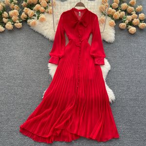 Frühes Frühlingsrotes Vintage-Langarm-Hemdkleid, hochwertige, plissierte Taille, schlanke Super-Fee-Swing-lange Röcke