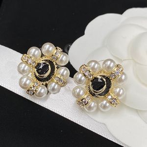 Designerörhängen Studs for Women Luxury Pearl Jewelry Stud Earring Fashion Diamond 18k Gold Plated Letters Gifts Couples New