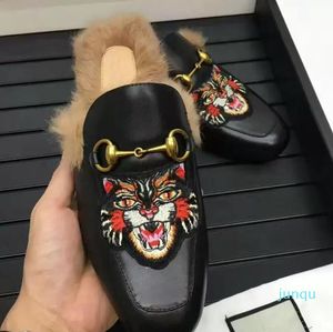 Designer Slippers Fur Princetown Mules Flats Women Loafers Genuine Leather Sandals Casual Shoes Metal Chain Shoe Men Lace Velvet