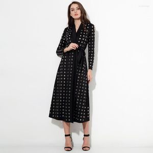 Trench da donna Donna Solido Scava fuori Lunghezza lunga Anello di ferro tondo Manica intera Fasce Design Casual 2022 Autunno Fahsion Abbigliamento