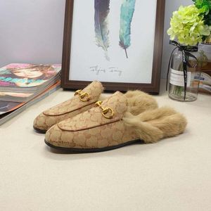 2023 Autumn Winter Slippers Beach inomhus Flat Furry Sandals tofflor House Flip Flops M￤n Sandal med l￥da