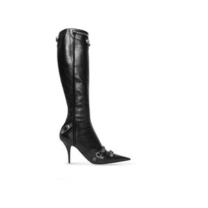 Explosive DAMEN-Lammfellstiefel CAGOLE 90MM STIEFEL IN SCHWARZ Sommer 22 klassische Nietentaschenversion Roter Teppich 33 47 Silberne Hardware Designerschuhe Absätze Damen Damen SIE