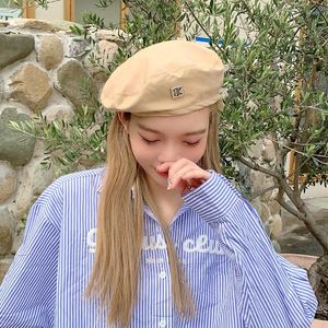 Boinas insere líquido chapéu de boina vermelha feminino hong kong hong hip-hop metal letra moda moda casual wild coreano printmaker