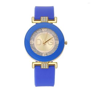 ساعة Wristwatches شهيرة أفضل الساعات العلامة التجارية DQG للنساء الحروف الفاخرة السيليكون الماس الرقمي الكوارتز Quartz Relogio Zegarek Damski