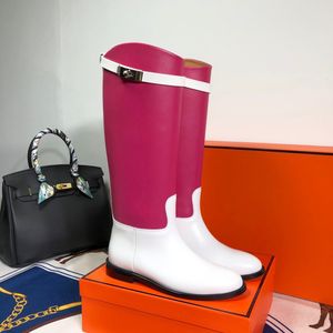 Designer-Damenstiefel, Lederhosen, Kniestiefel, Vorhängeschloss, metallverkleideter Keilabsatz, mandelförmiger Outlet-Elastizitäts-Booties im Catwalk-Stil