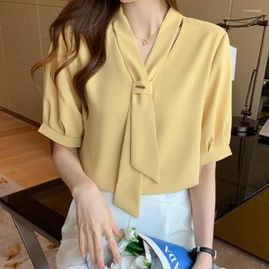 Kvinnors blusar Chikichi Bow Tie Shirts 2022 Office Ladies Tops Korean Fashion V-ringning Kortärmad Chiffon-skjorta Kvinnor Summer