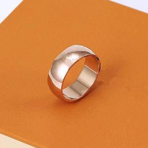 Pierścień listu Pierłnictwo Męskie Klasyczne mężczyzn Tytanium Steel Designer for Women Luksusowe prezenty Kobieta Dziewczyna Złota Srebrne Rose Gold Jewlery