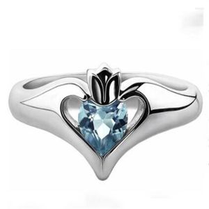 Br￶llopsringar Fashion Temperament Crown Heart Shaped Blue Crystal Silver Color for Women smycken Tillbeh￶r
