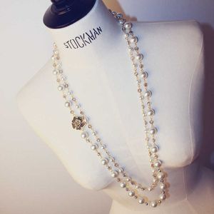 smycken lyxdesigner kvinnor halsband grå vit pärlhalsband med blommor dubbel tröja kedjor eleganta långa halsband för 2022
