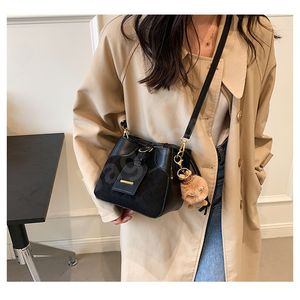 HBP 2022 Simple Messenger Bag Women's Autumn Handbag Single Shoulder Stitching Fashion Bucket Bags Popular Totes