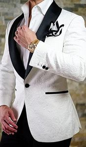 Белая бабочка Жаккардовый жених смокинг тисненный трехмерный рисунок Черный лацкал мужской пиджак 2 костюмы для свадебного платья.