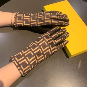 Guanti da donna Guanti in pelle di design con cinque dita Guanti moda da uomo Touch screen in peluche Pelle di pecora Guanti di lusso Guanti invernali caldi