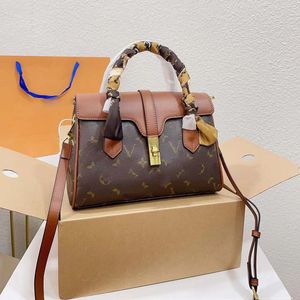 Luxury designer bag Women Totes leather small shoulder bag Classic Style handbag purse wallet Free original box of ribbon very nice