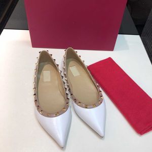Elbise Partisi Düz Mektup Yay Altın Liu Ding Boat Ayakkabı Moda Şovu Marka Patent Deri Gösterdi Yüksek Topuklular Kutu
