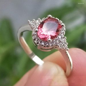 Anéis de casamento clássico Big Big Oval em forma oval Red Zircônia cúbica Mulheres de luxo Jóias para o presente da mãe mãe brilhante CZ